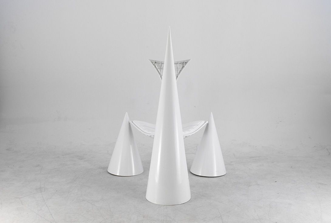 Foto White Memphis Chair on Cone Base h145x118x130 Germany 1982