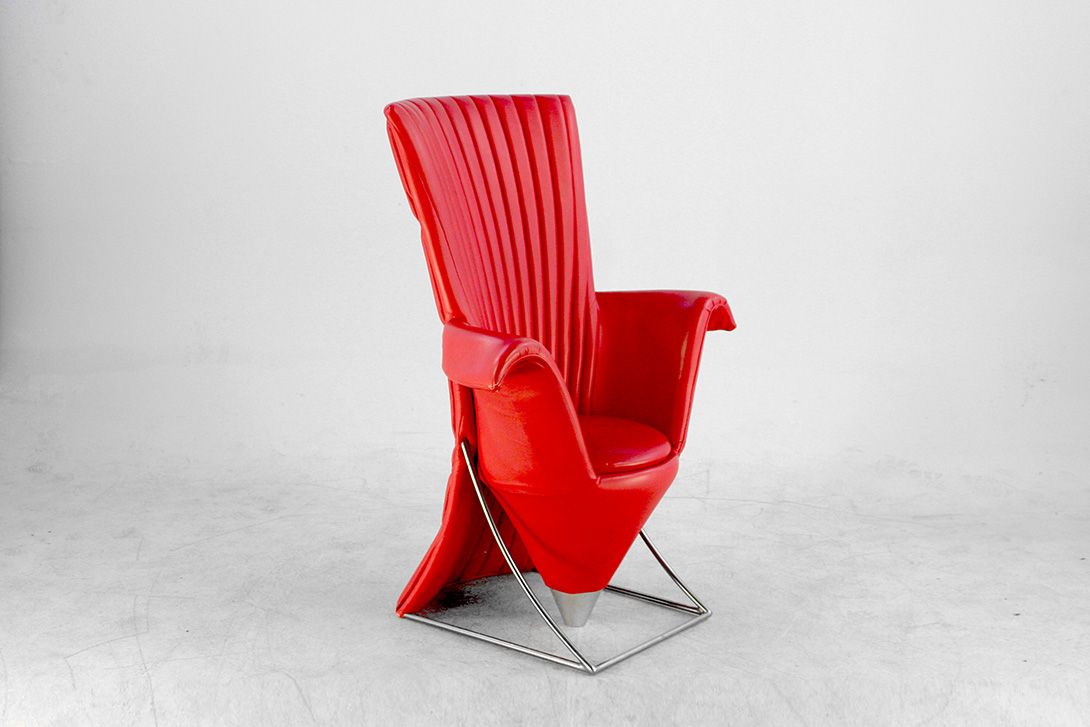 Foto Deep Red Leather Memphis Style Armchair