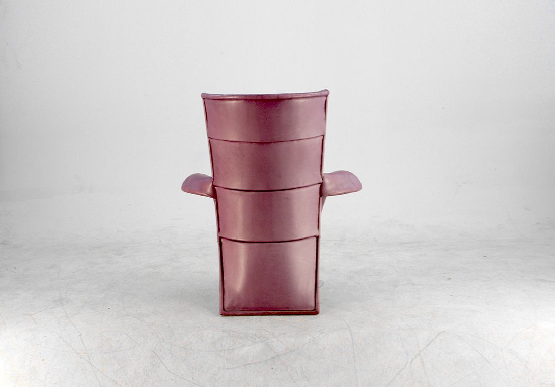 Foto Eggplant Purple Leather Memphis Style Armchair