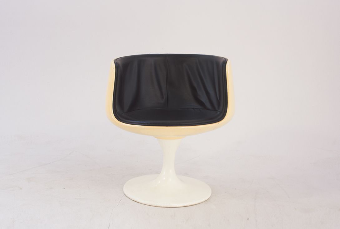 Foto Chair Leather Upholstery 60&#8217;s on a Tulip Base