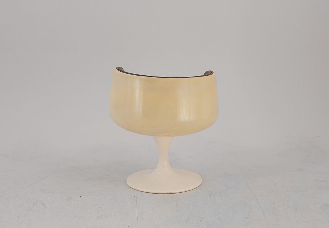 Foto Chair Leather Upholstery 60&#8217;s on a Tulip Base