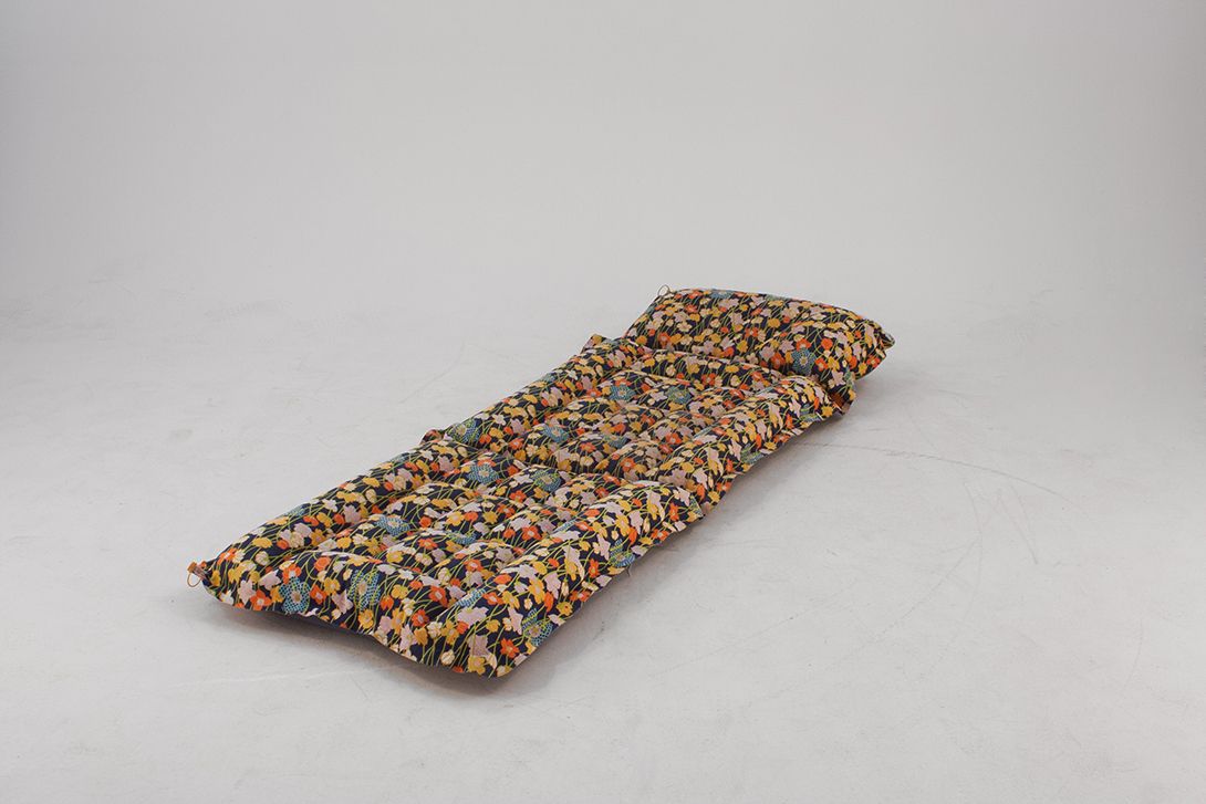 Foto Flower Pattern Air Mattress 1960