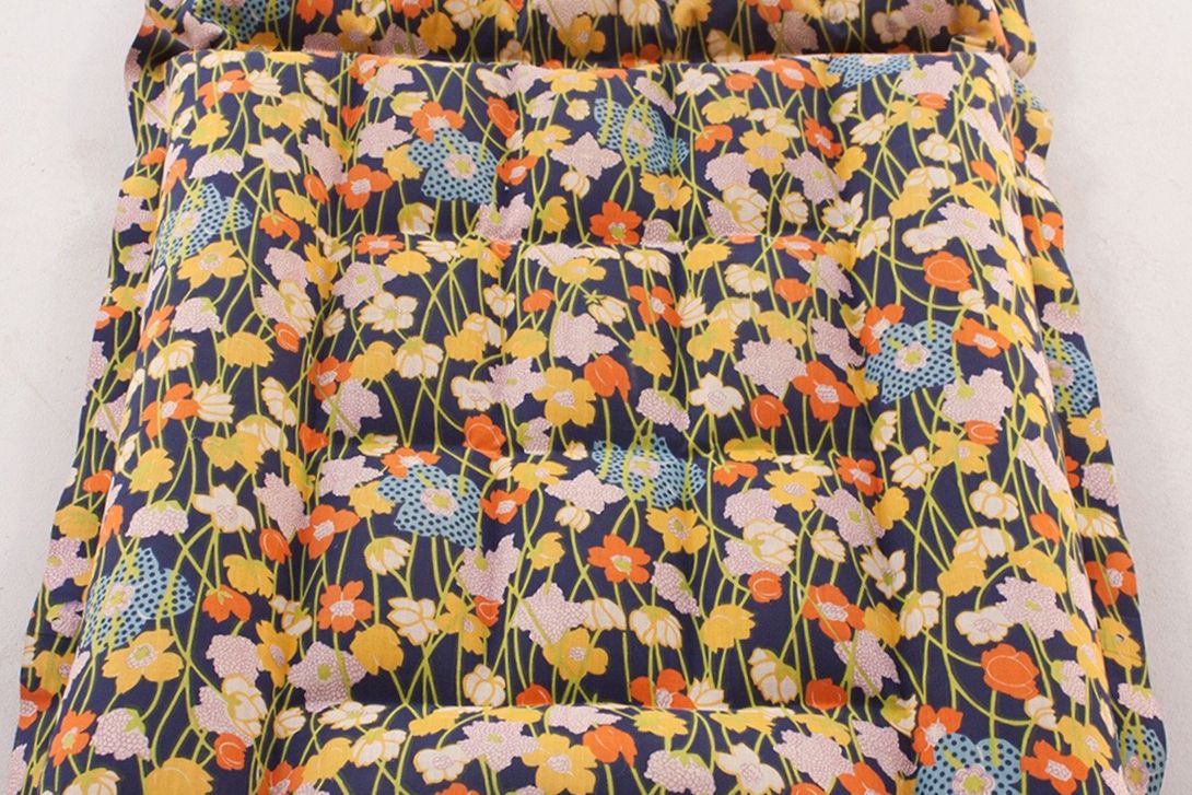 Foto Flower Pattern Air Mattress 1960