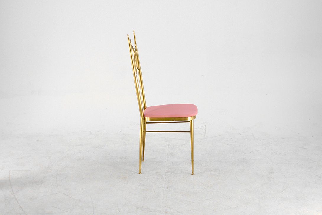 Foto French Brass Chair with Elegant Backrest and Rose Seater