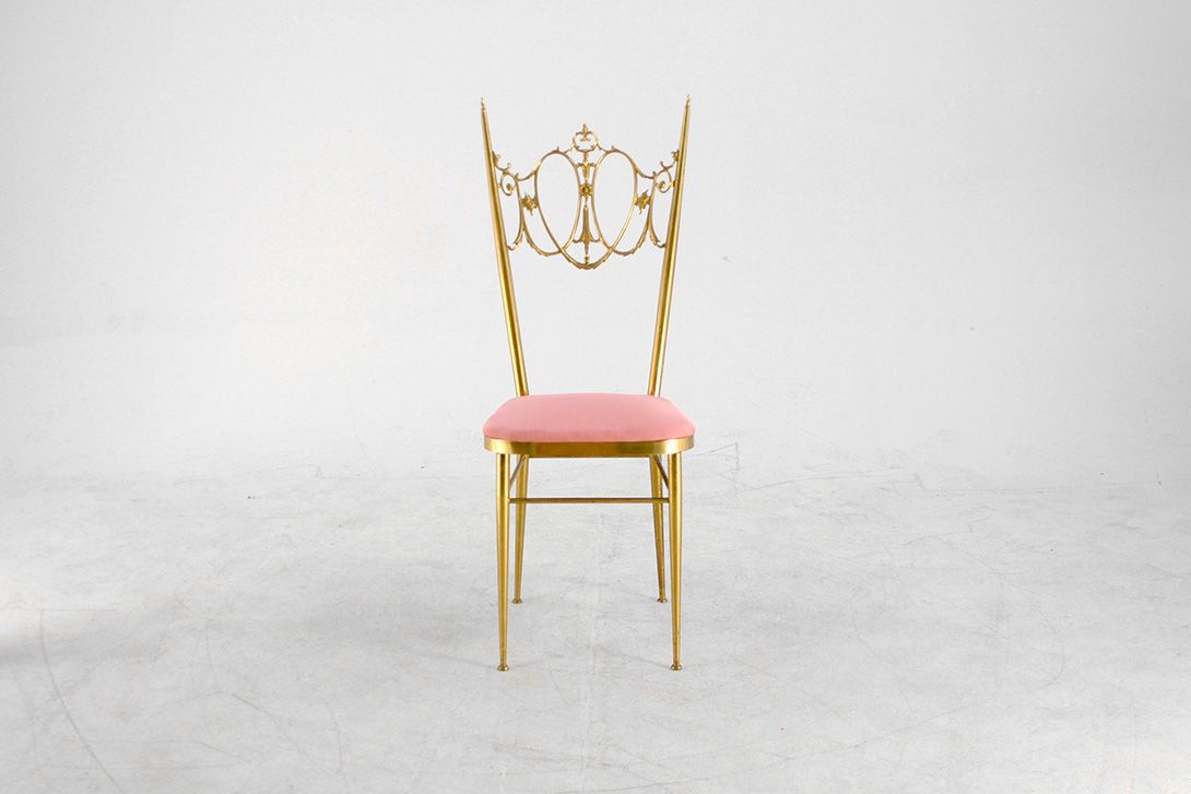 Foto French Brass Chair with Elegant Backrest and Rose Seater