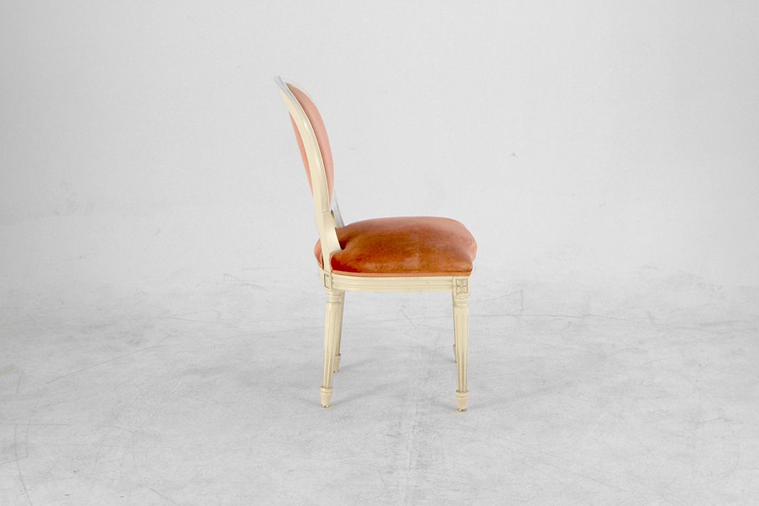 Foto Antique Victorian Chair with Velvet Seater and Backrest
