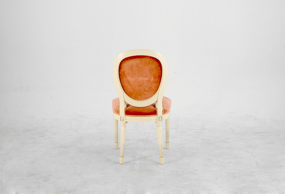 Foto Antique Victorian Chair with Velvet Seater and Backrest