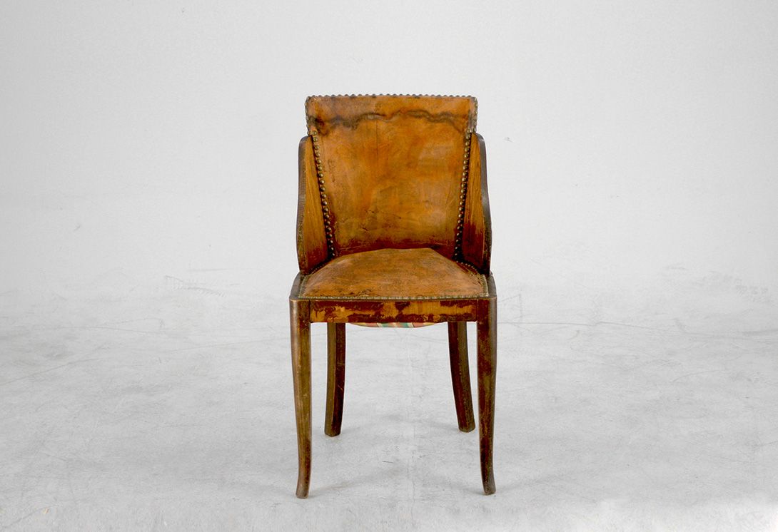 Foto Antique Chair with Leather Seater and Backrest and Wooden Frame h82x45x45
