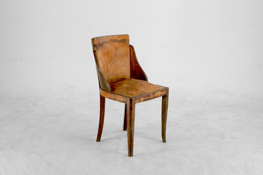 Foto Antique Chair with Leather Seater and Backrest and Wooden Frame h82x45x45