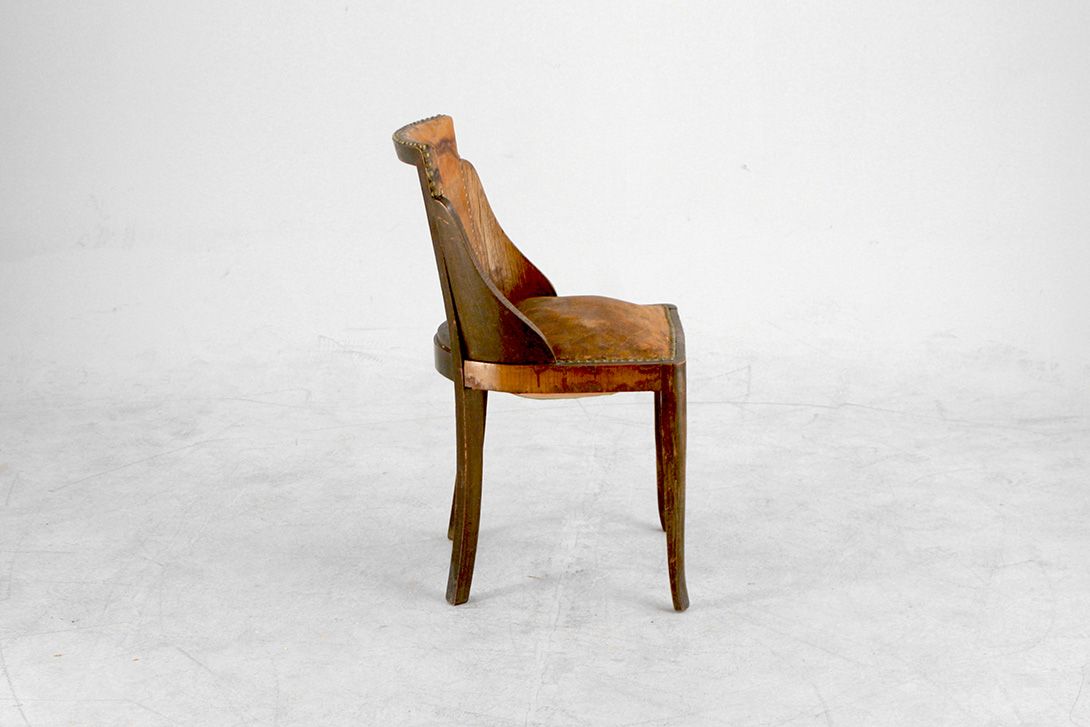 Foto Antique Chair with Leather Seater and Backrest and Wooden Frame h82x45x45