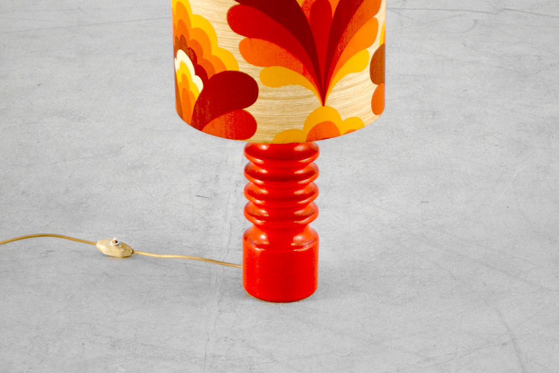Foto Floral Exotic Red Lamp with Wooden Vase Base h63