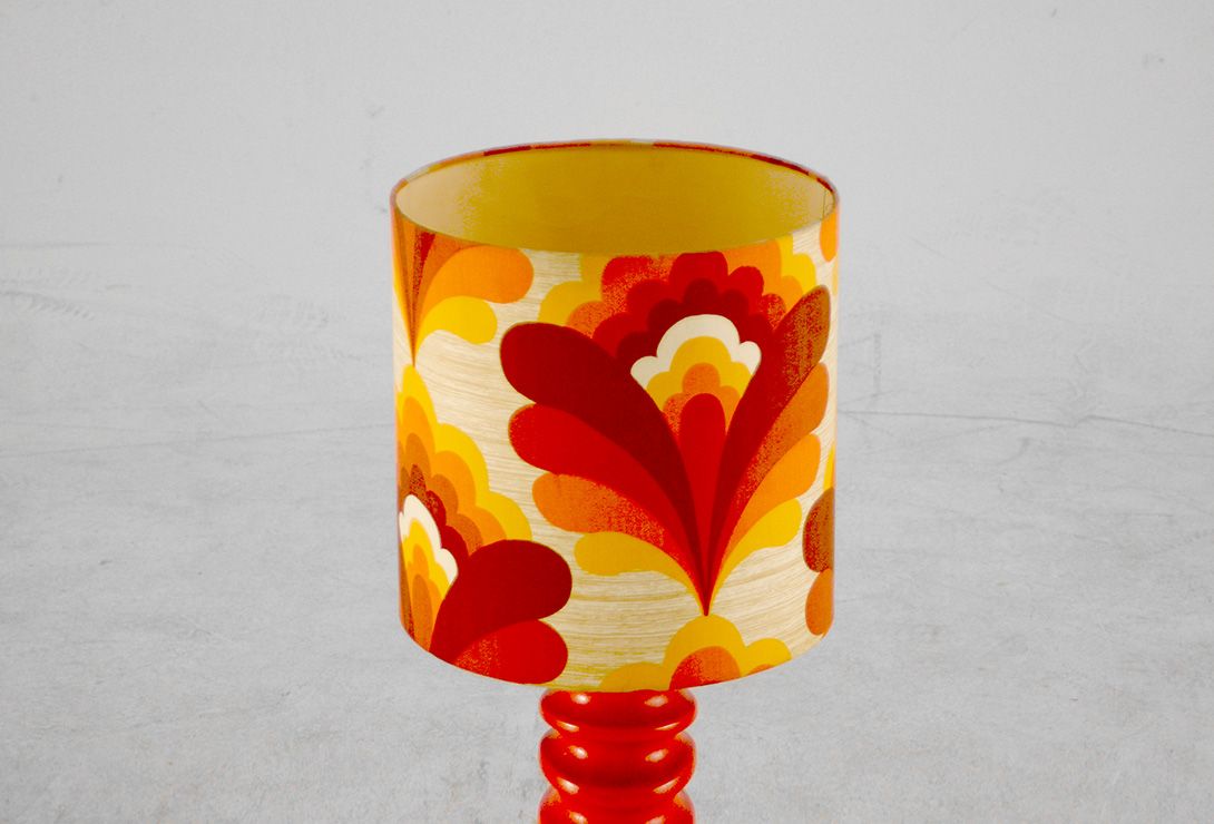 Foto Floral Exotic Red Lamp with Wooden Vase Base h63