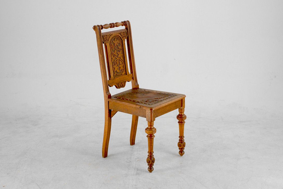 Foto Carved Wooden Chair Belgium 1900