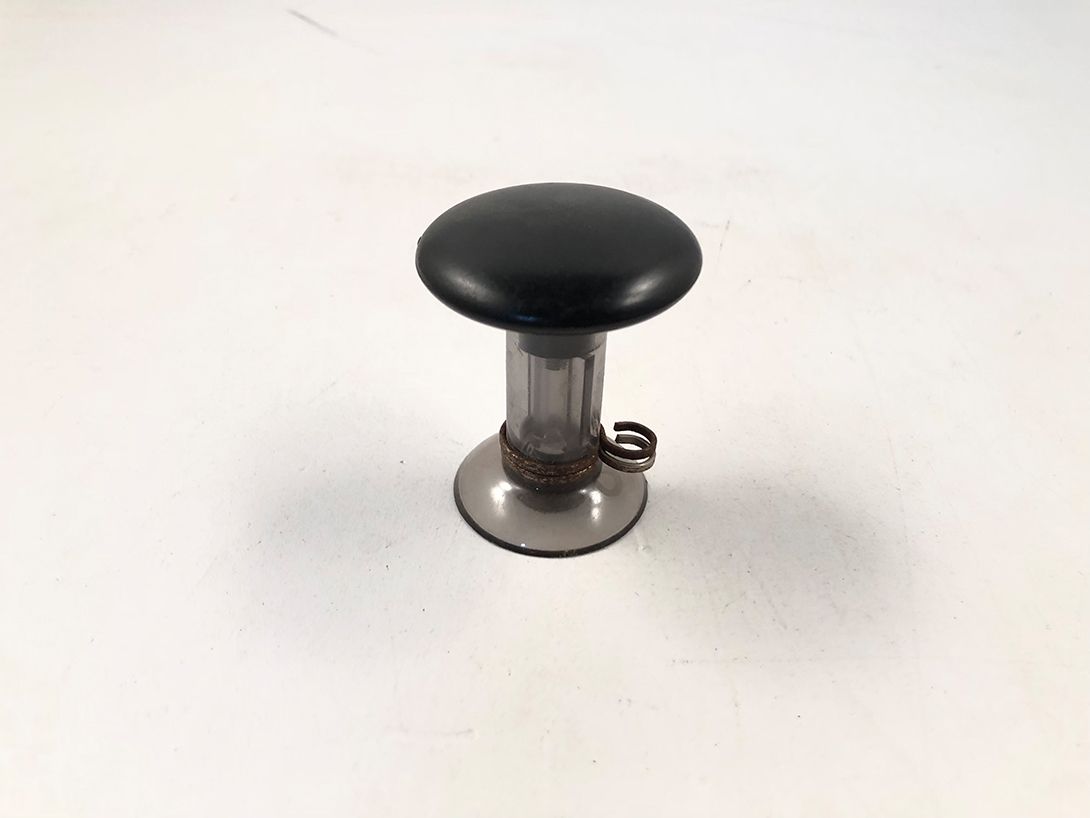 Foto Set of Three Round Wardrobe Hooks White, Beige, Black 6x5cm