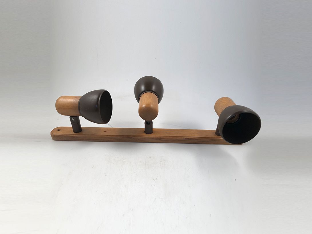 Foto Wooden Wall Lamp with Three Spots h18