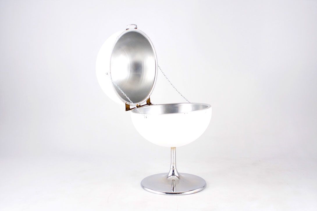 Foto Round White Champagne Cooler on Tulip Stand 1970