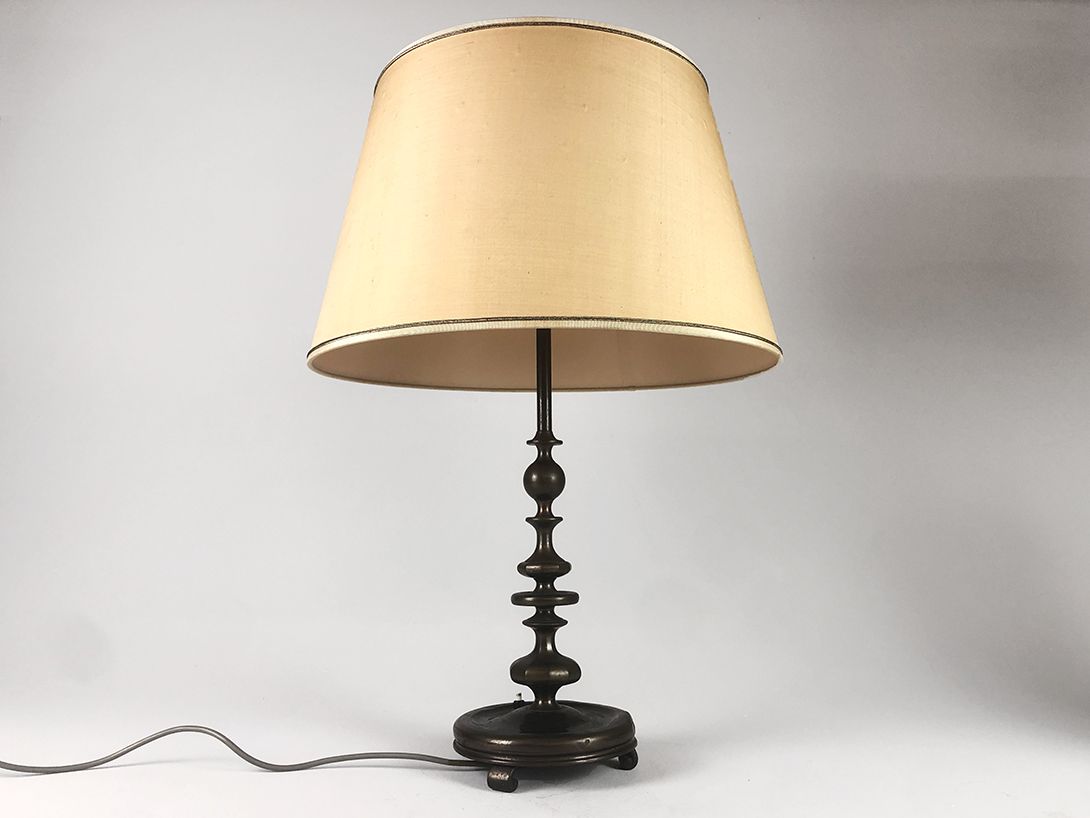 Foto Table Lamp with classic Iron turned base Provence 1925 h72 B1