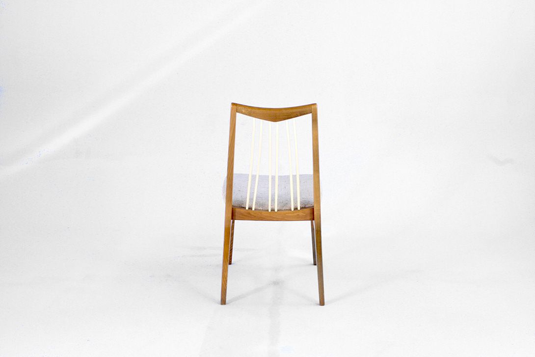 Foto Wooden Chair with Upholstered Seat