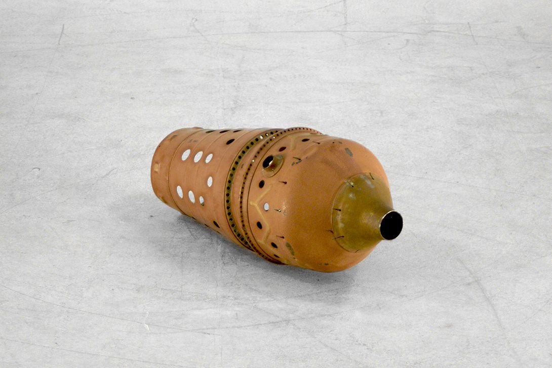 Foto Brown Decorative Metal Vessel with Holes Floor Vase h86
