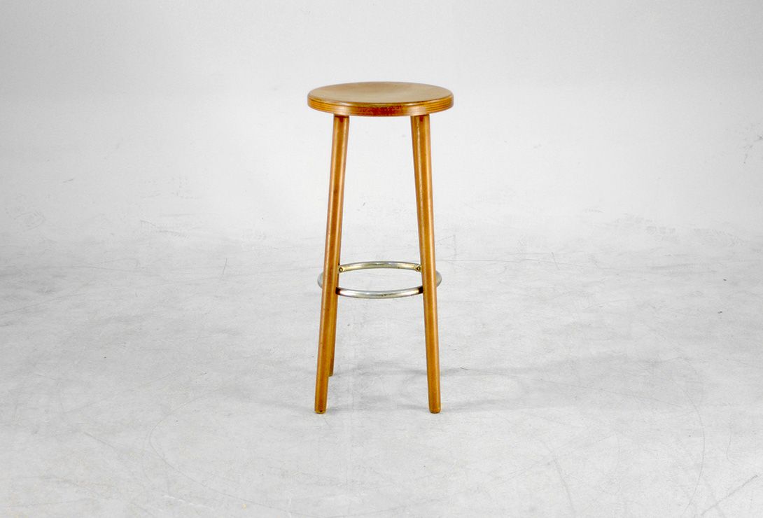 Foto Wooden Stool with Metal Footrest Frame