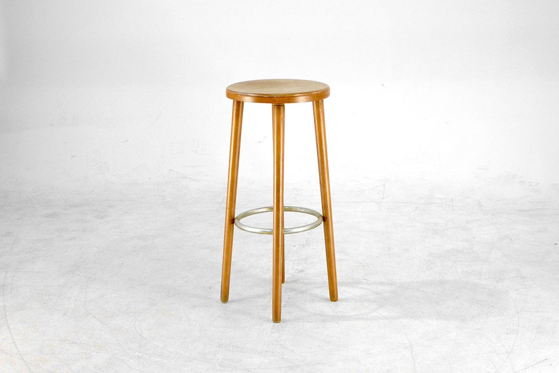 Foto Wooden Stool with Metal Footrest Frame