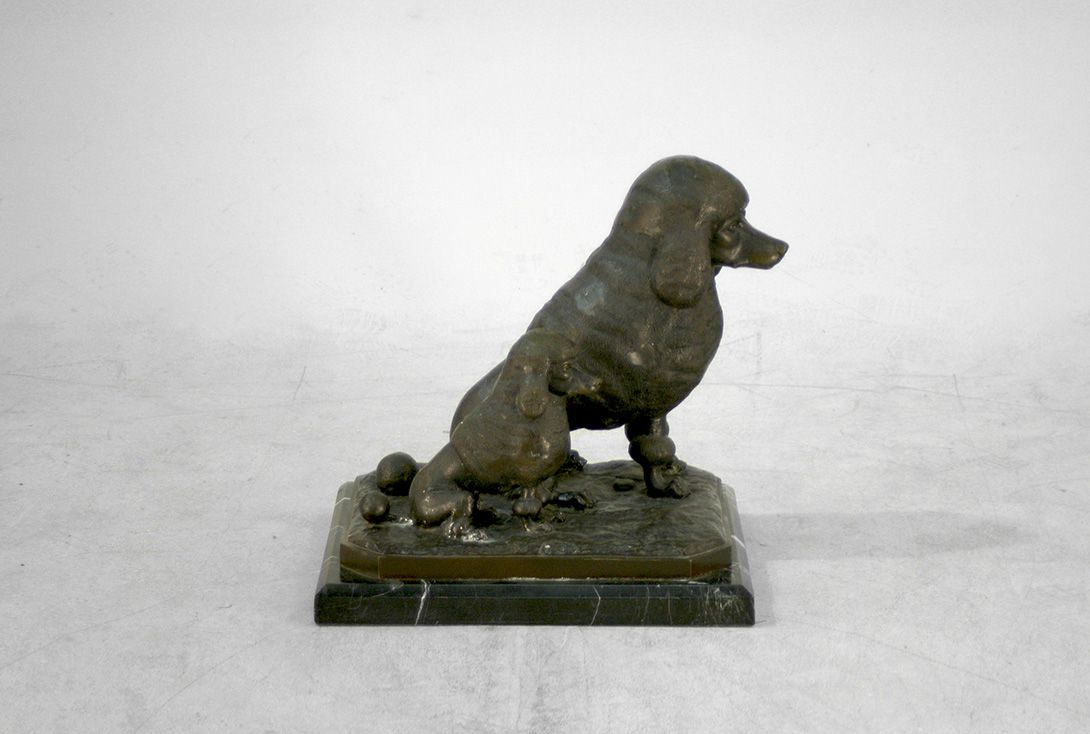 Foto French Poodle Dogs Black Massive Statue on Marble Base