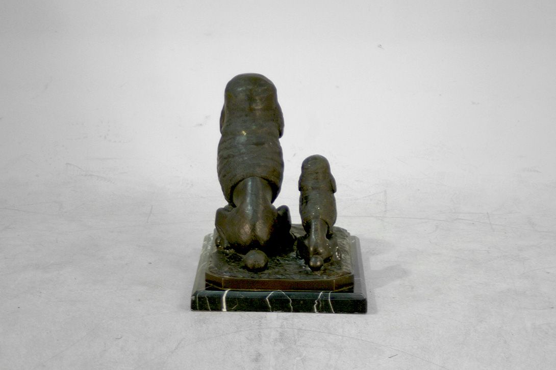 Foto French Poodle Dogs Black Massive Statue on Marble Base