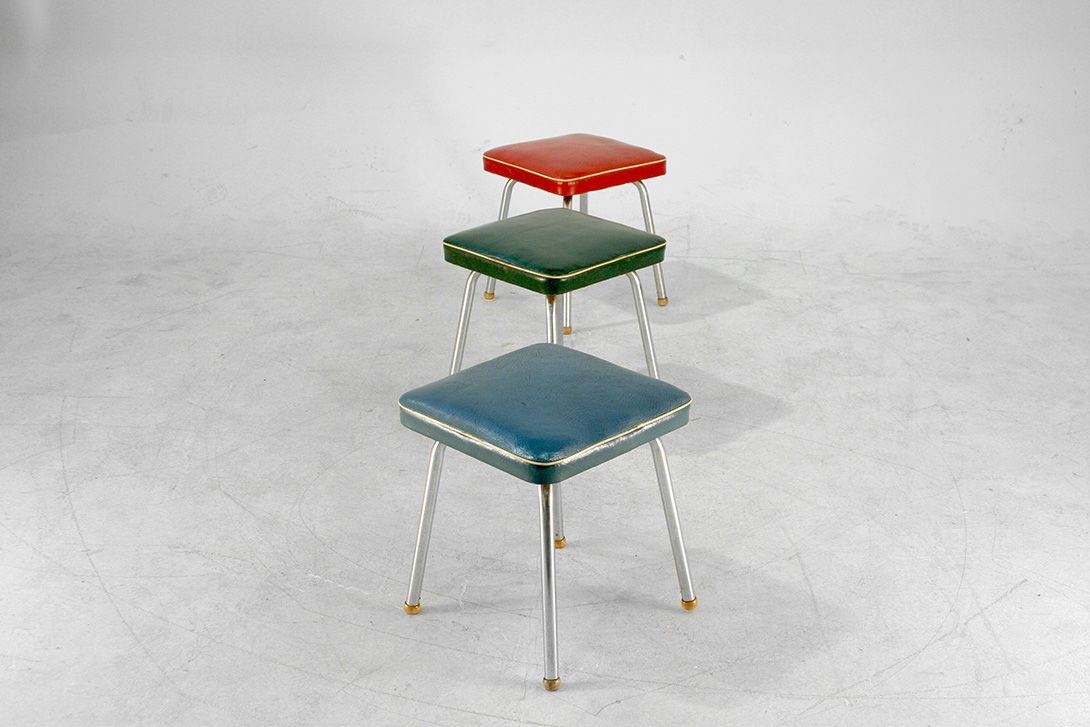 Foto Red Leather Squared Stool with Metal Legs h40x35
