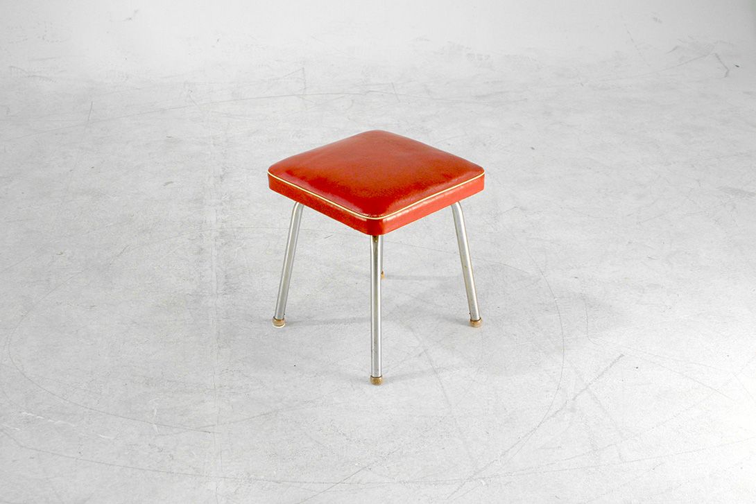 Foto Red Leather Squared Stool with Metal Legs h40x35