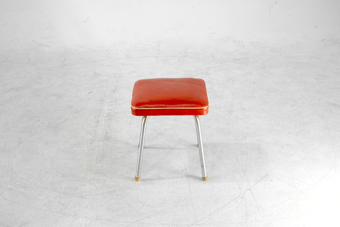 Foto Red Leather Squared Stool with Metal Legs h40x35