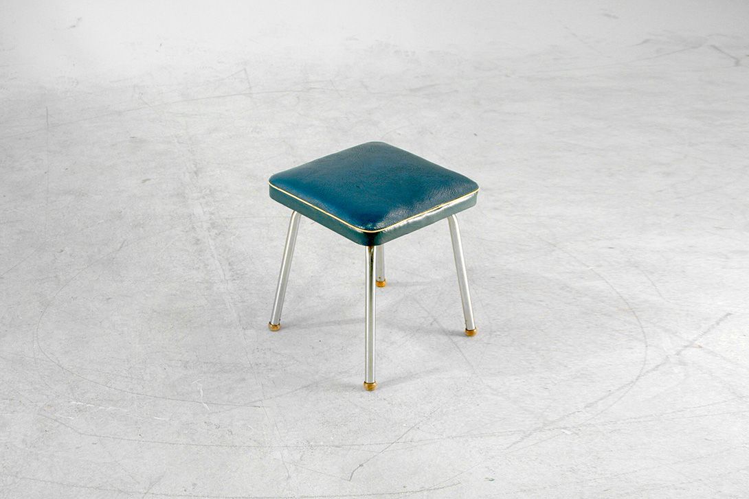 Foto Blue Leather Squared Stool with Metal Legs h40x35 Germany 1955