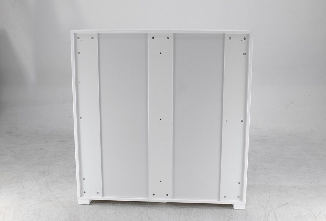 Foto White Minimalist Cabinet with Glass Shelves