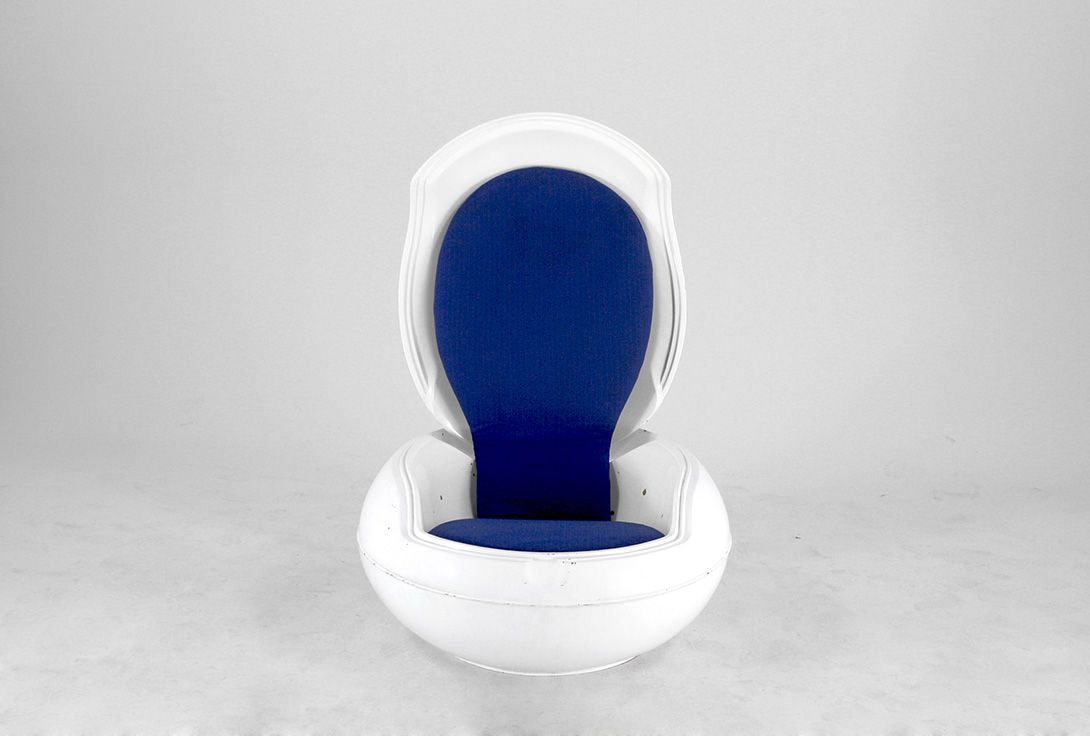 Foto White Garden Egg Chair Senftenberger Sitzei with Blue Upholstery, Ghyczy 1970s