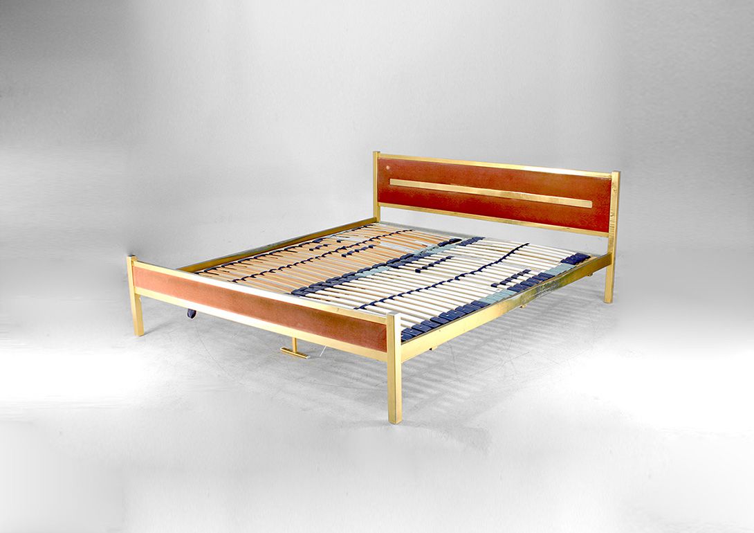Foto Matrimonial Bed with Golden Frame