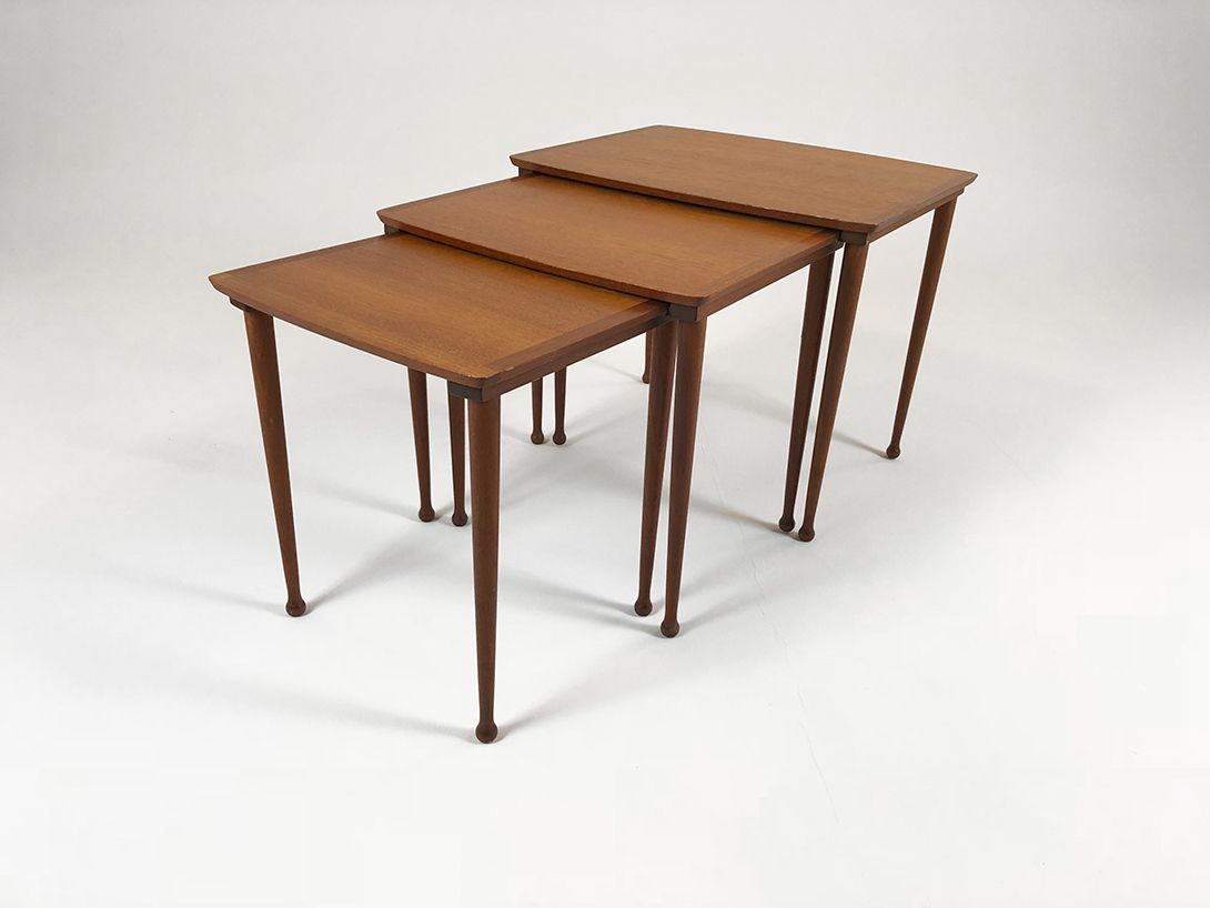Foto Mobelintarsia Set of Wooden Nesting Denmark Tables h45x55x44