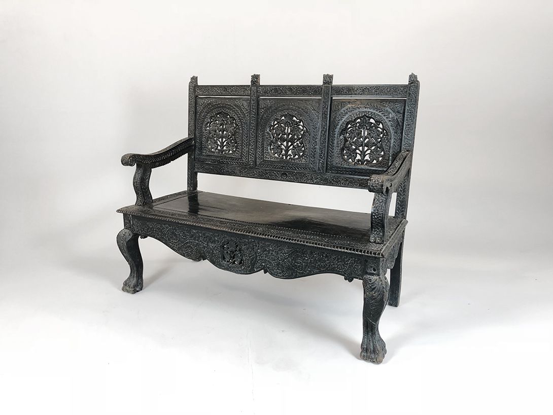 Foto Chinese Antique Black Bench with Leave Carvings