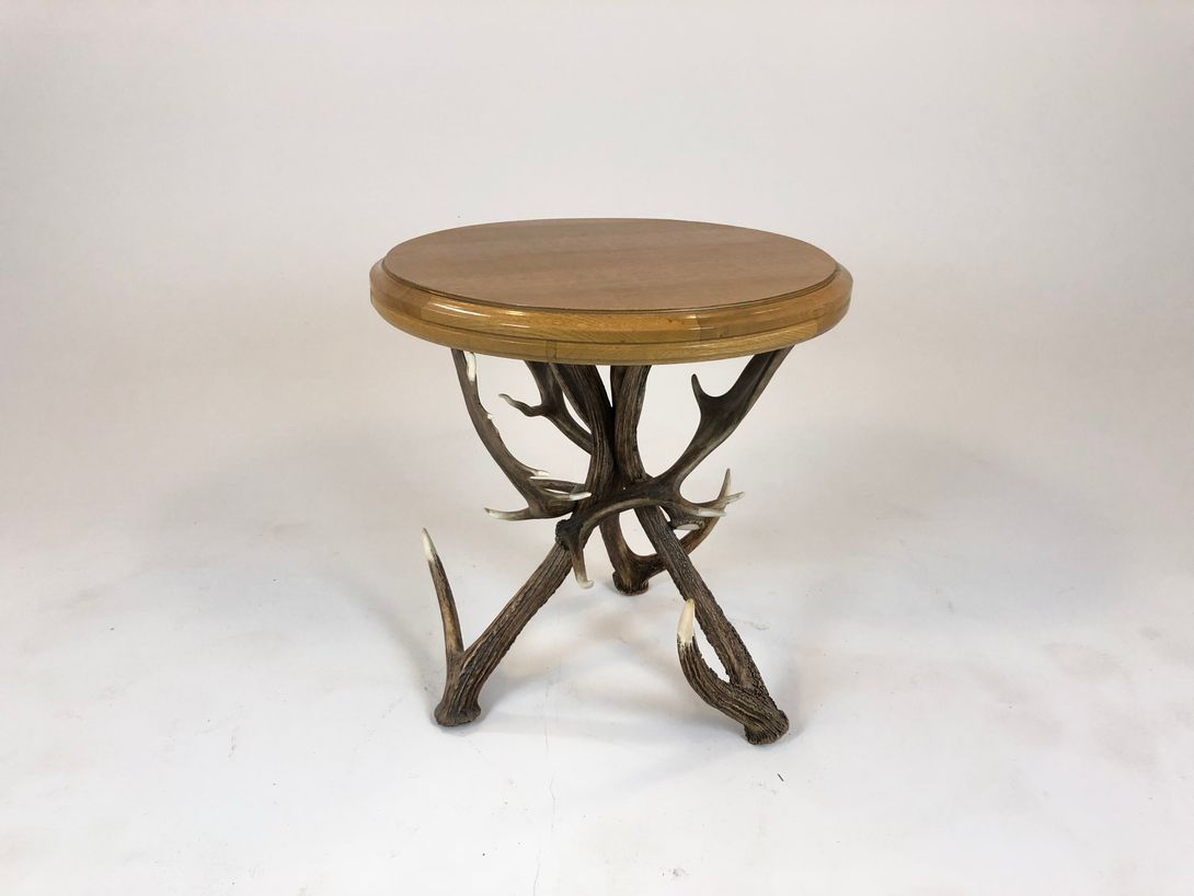 Foto Round Wooden Side Table with Antler Legs h64x60