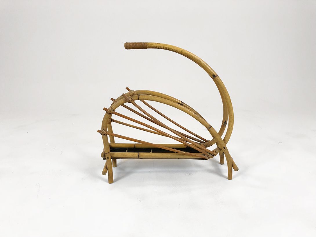 Foto Bamboo Newspaper Rack