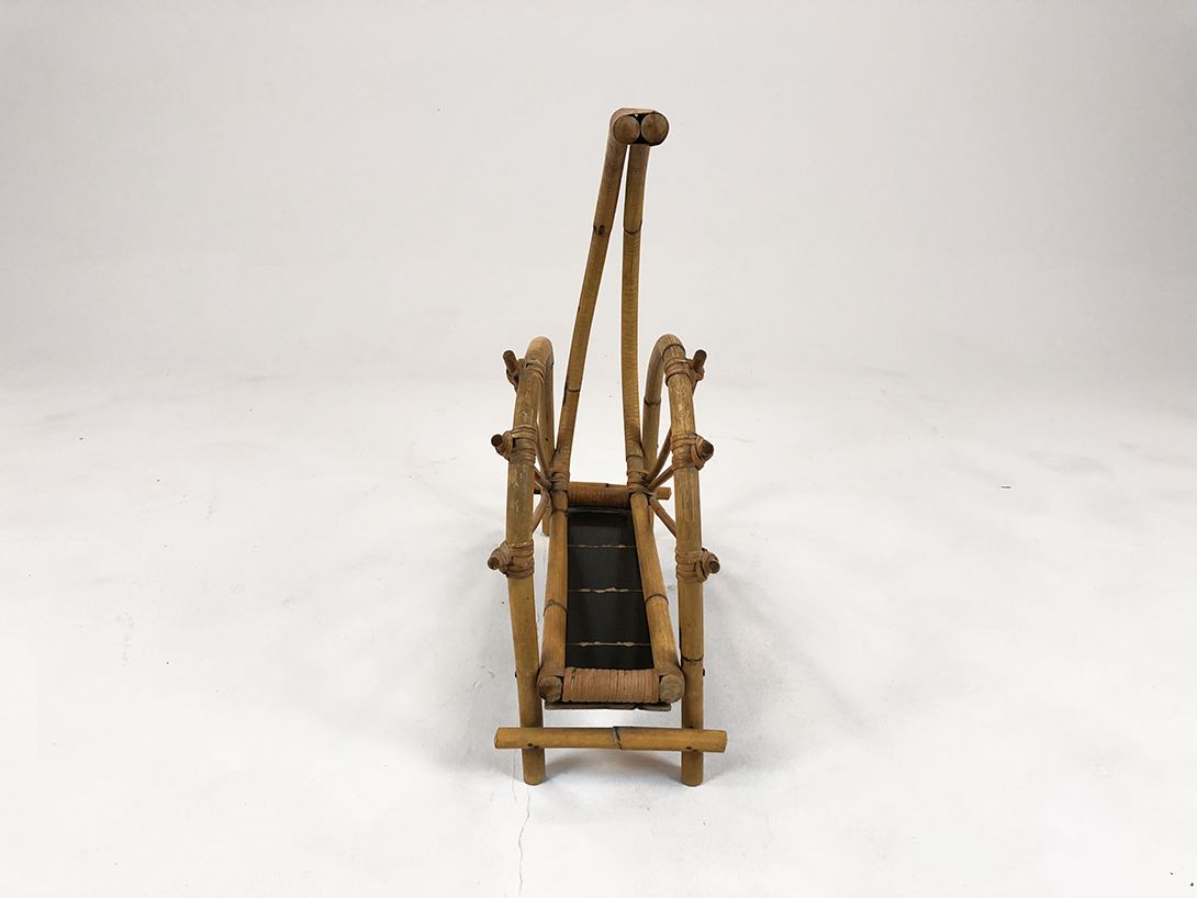 Foto Bamboo Newspaper Rack