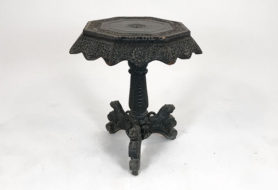 Foto Round Carved Side Table h70x60