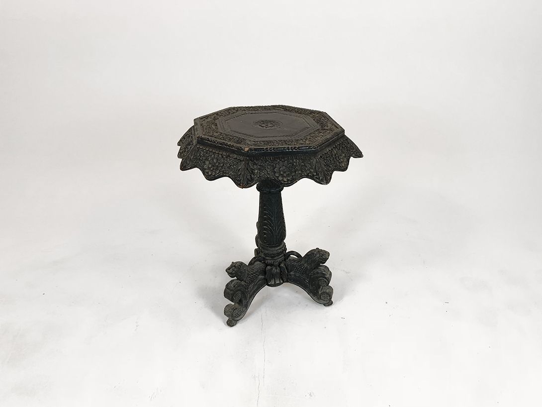 Foto Round Carved Side Table h70x60
