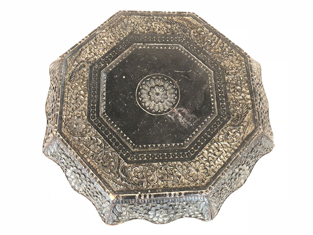 Foto Round Carved Side Table h70x60