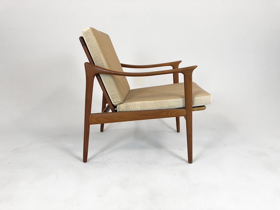 Foto Wooden Armchair with Convex Armrest and Beige Fabric h80x86x67