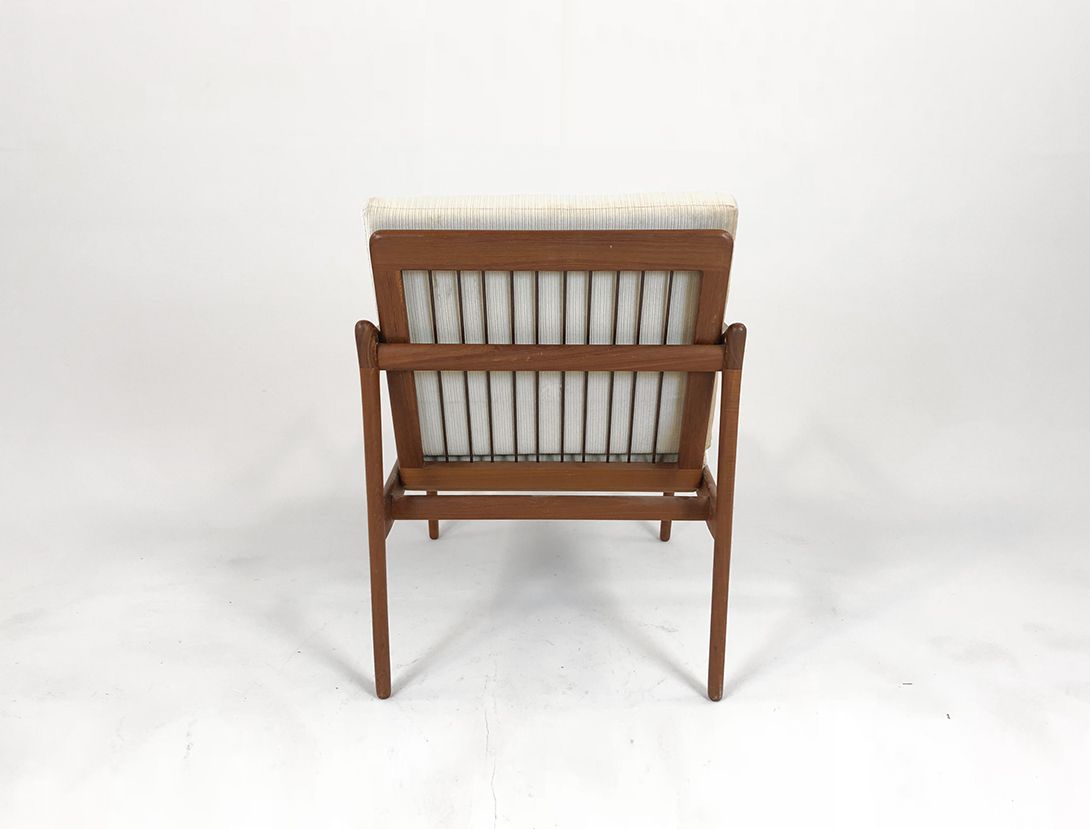 Foto Wooden Armchair with Convex Armrest and Beige Fabric h80x86x67