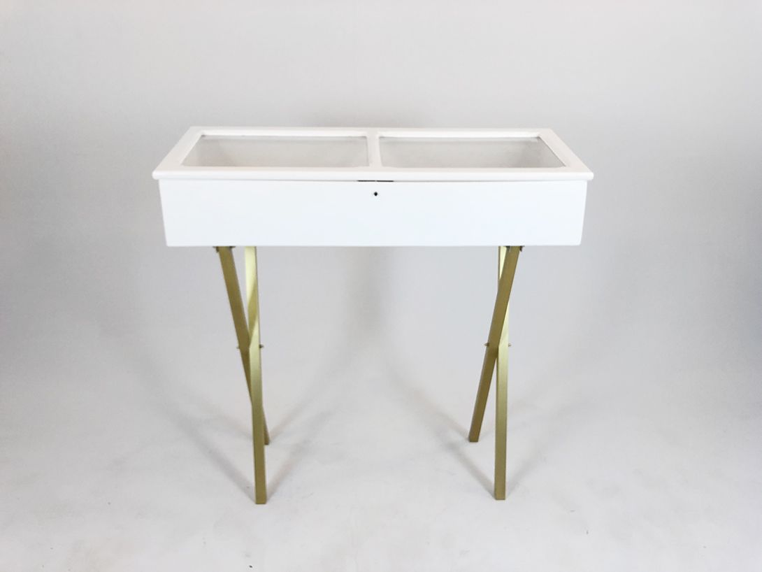 Foto High Display Case with Golden Legs