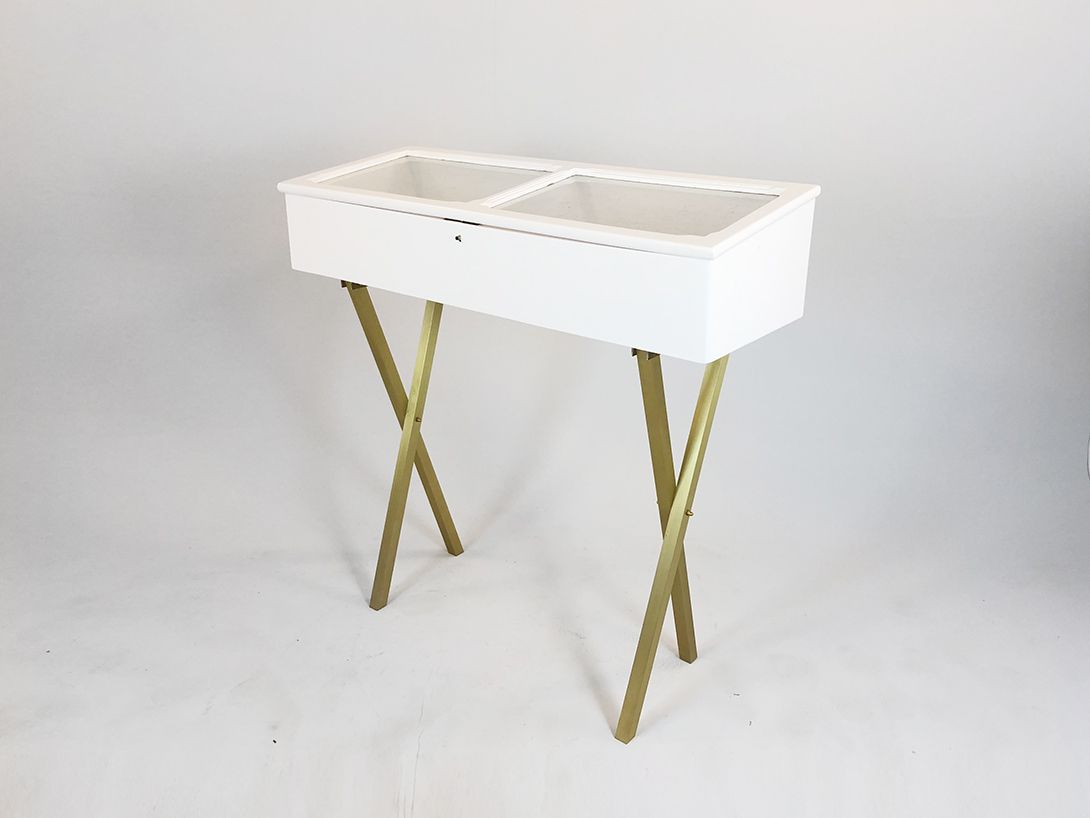 Foto High Display Case with Golden Legs