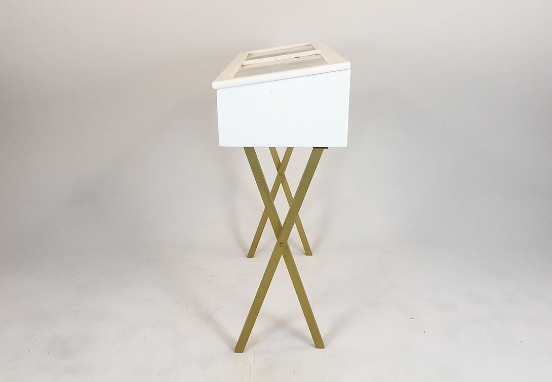 Foto High Display Case with Golden Legs