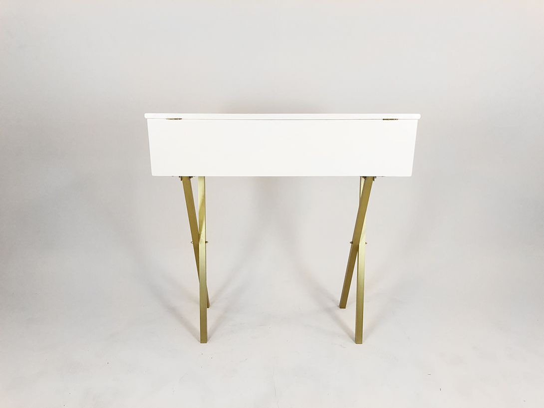 Foto High Display Case with Golden Legs