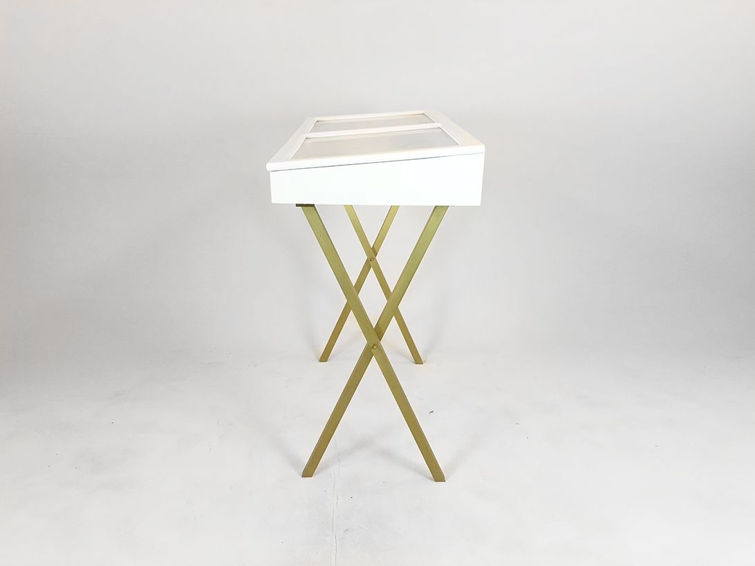 Foto Flat Display Case with Golden Legs