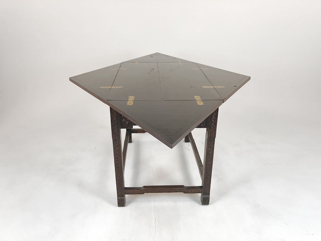 Foto Wooden Carved Table with Foldout Top  h81x96x66